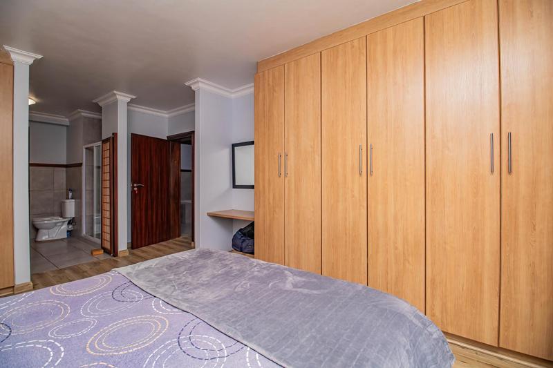 9 Bedroom Property for Sale in Outeniqua Strand Western Cape